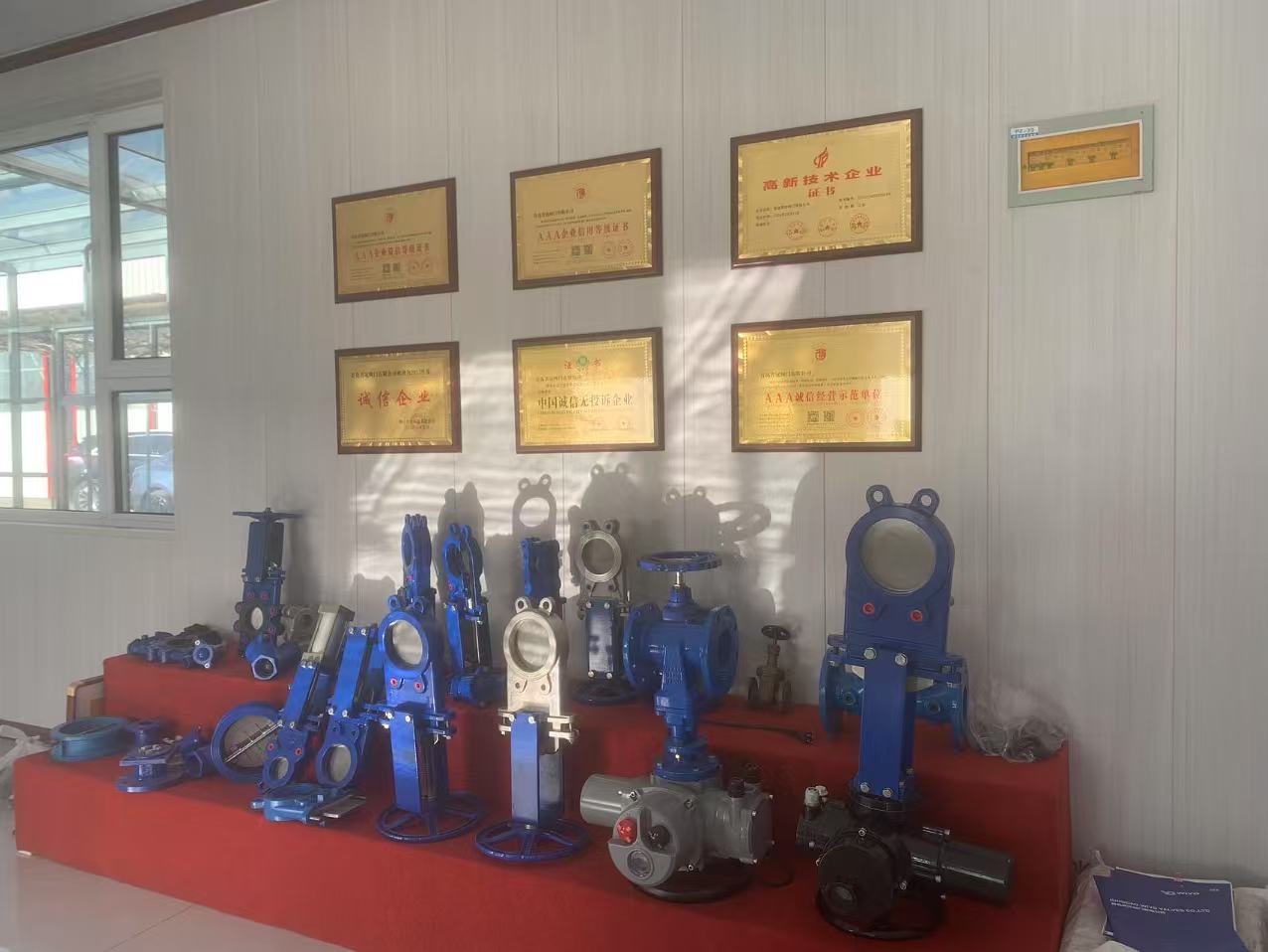 Hàng tồn kho Van dao đã sẵn sàng để xem - Mở cửa cho các chuyến thăm